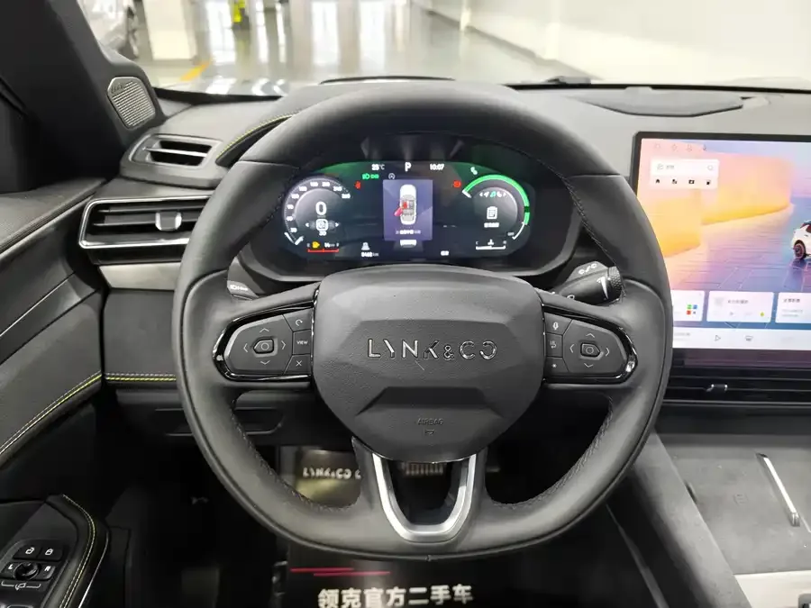 Lynk & Co 01 Lynk & Co 01 2025 2.0TD 2WD New Pro Edition 2025 — миниатюра 2