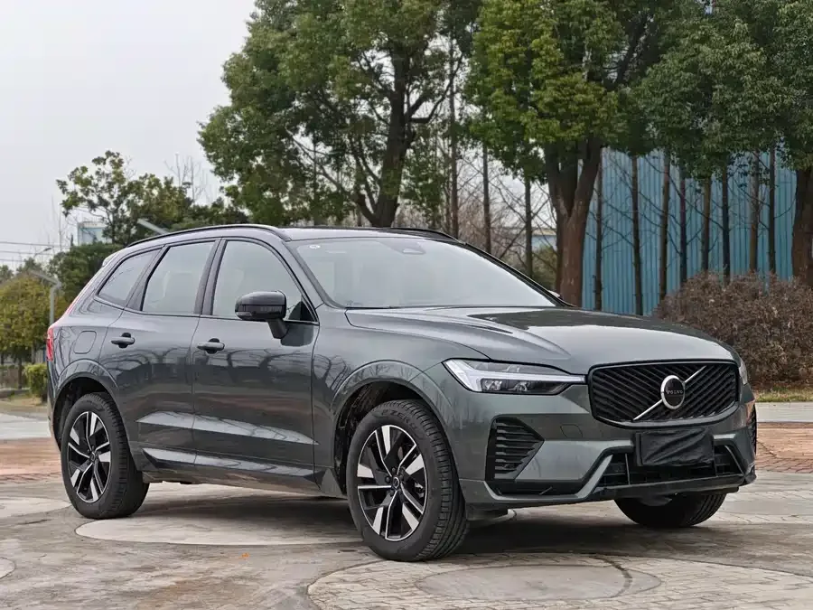 Volvo XC60 2026 B5 4WD Zhiyuan Sports Edition 2025 — миниатюра 2