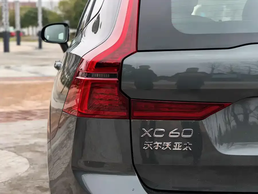 Volvo XC60 2026 B5 4WD Zhiyuan Sports Edition 2025 — миниатюра 3