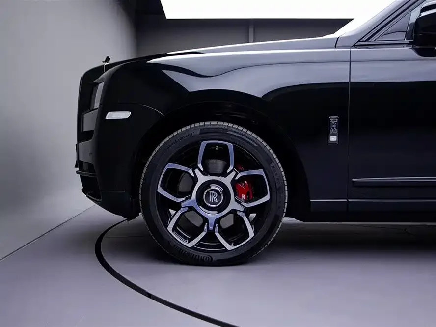 Rolls-Royce Cullinan Cullinan 2020 Black Badge 2022 — миниатюра 2