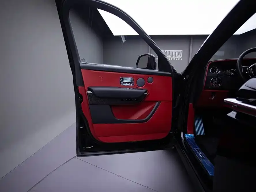 Rolls-Royce Cullinan Cullinan 2020 Black Badge 2022 — миниатюра 5