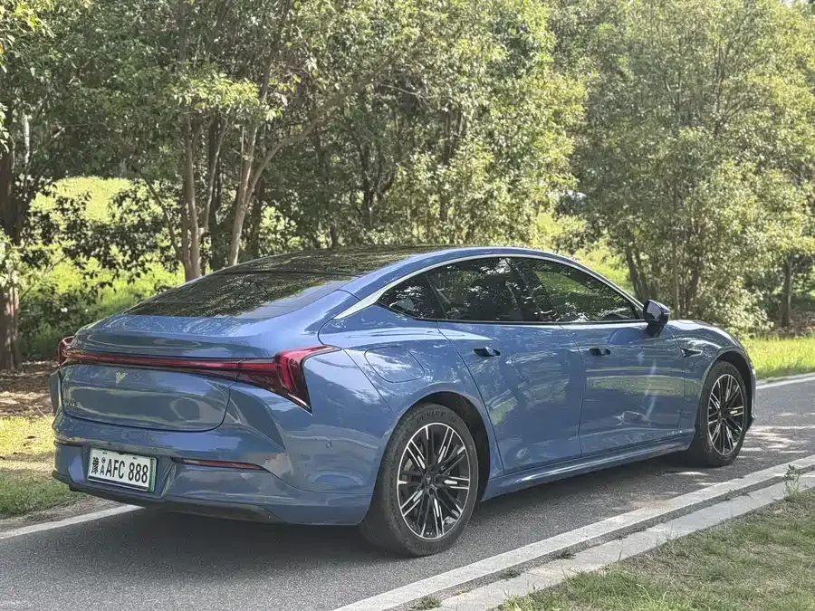 NETA Nezha S Nezha S 2022 pure electric 715km rear-wheel drive mid-size version 2023 — миниатюра 3