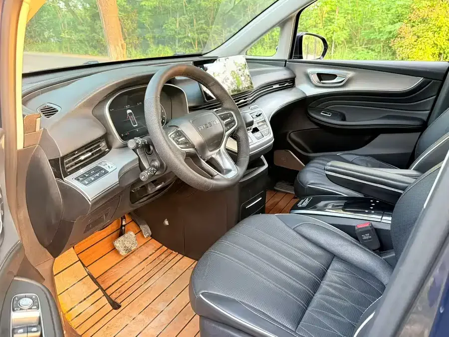 Roewe iMAX8 Roewe iMAX8 2022 400TGI Honor Edition 2022 — миниатюра 4