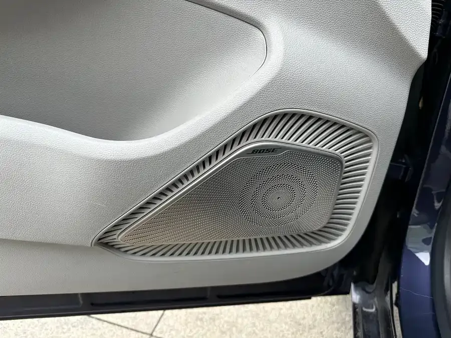 Roewe iMAX8 Roewe iMAX8 2022 400TGI Honor Edition 2022 — миниатюра 5