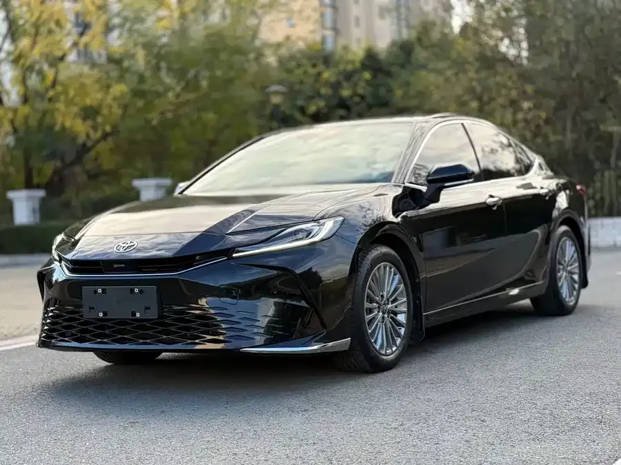 Toyota Camry Camry 2024 2.0GVP Deluxe Edition 2025 — фото 1, купить с доставкой в Москву