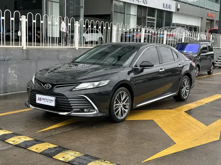 Toyota Camry Camry 2023 2.5G Deluxe Edition 2023 — фото 1, купить с доставкой в Москву