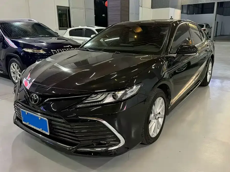 Toyota Camry Camry 2023 2.0G Deluxe Edition 2023 — фото 1, купить с доставкой в Москву