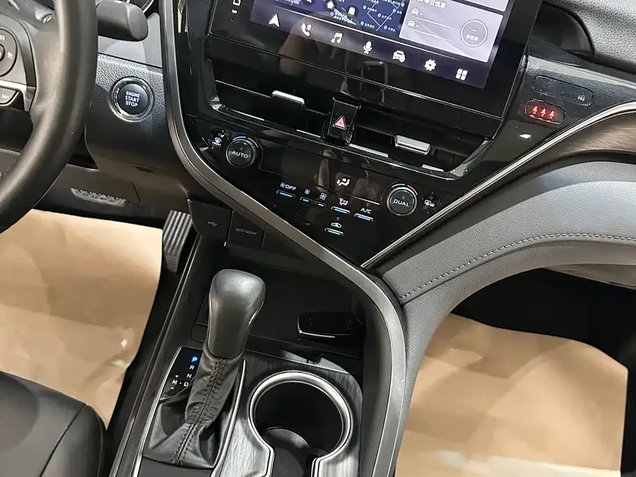 Toyota Camry Camry 2023 2.0G Deluxe Edition 2024 — миниатюра 2