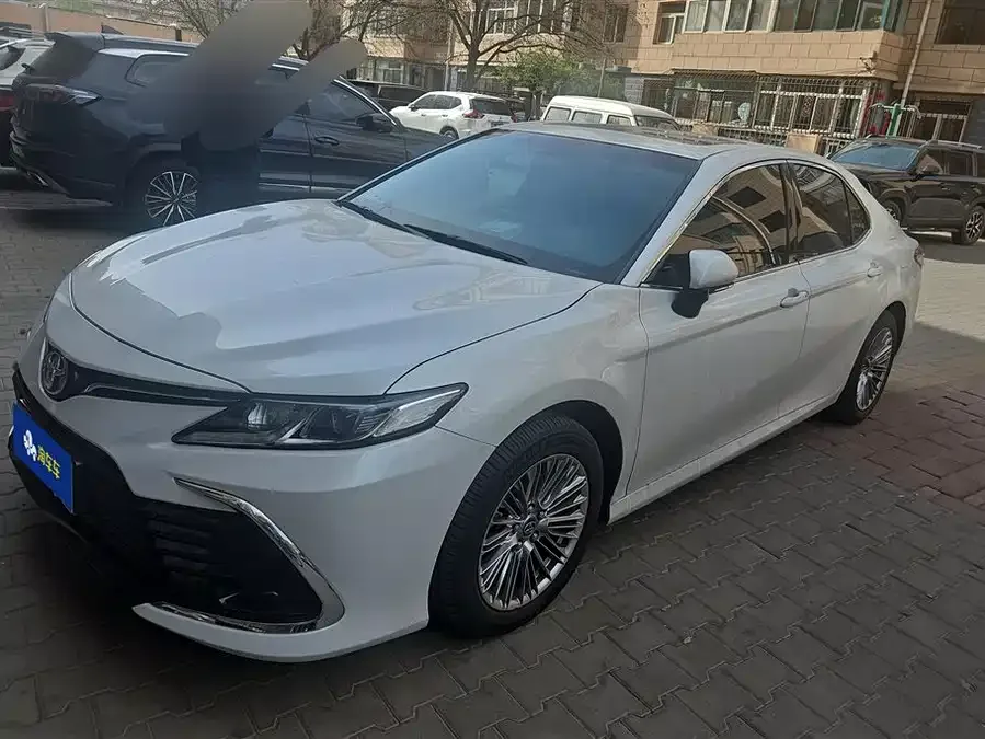 Toyota Camry Camry 2023 2.0GVP Leading Edition 2023 — фото 1, купить с доставкой в Москву