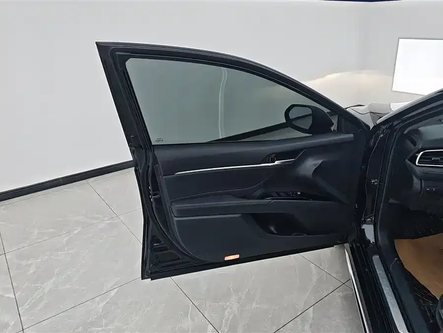 Toyota Camry Camry 2023 2.0G Deluxe Edition 2024 — миниатюра 4