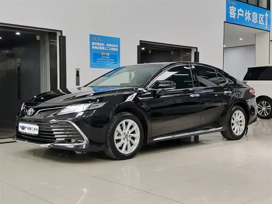 Toyota Camry Camry 2023 2.0G Deluxe Edition 2023 — фото 1, купить с доставкой в Москву