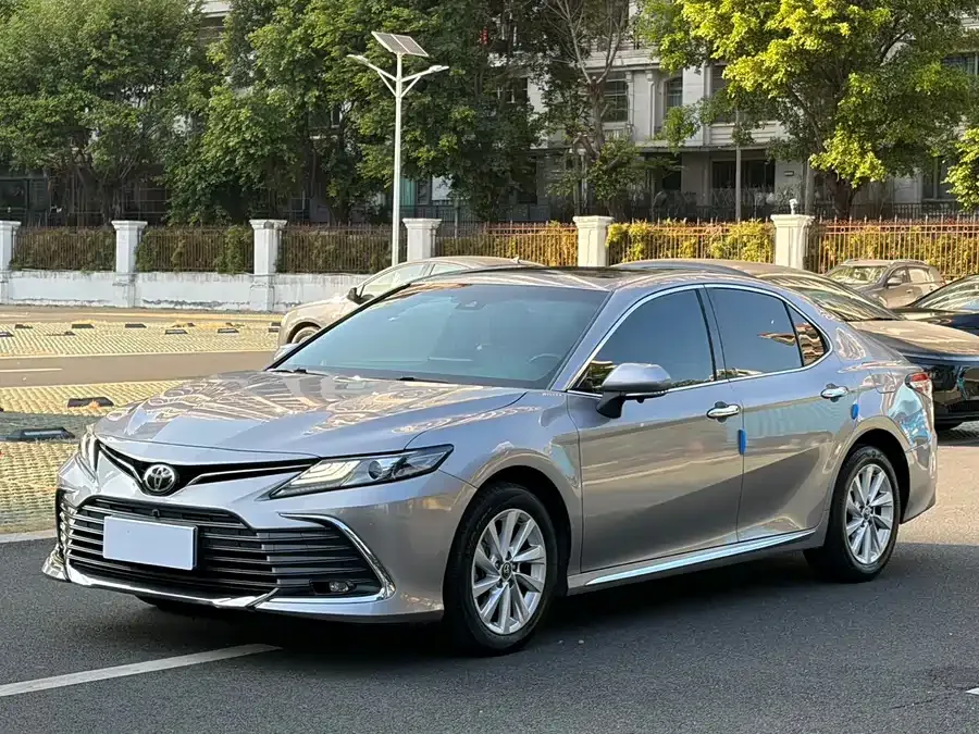 Toyota Camry Camry 2023 2.0G Deluxe Edition 2023 — фото 1, купить с доставкой в Москву