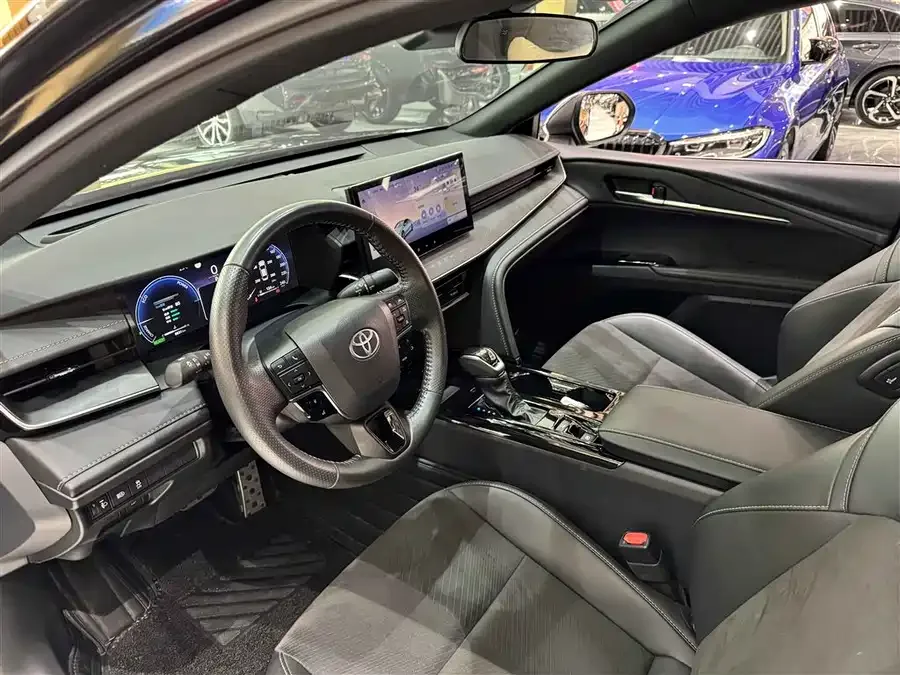 Toyota Camry Camry 2024 Hybrid 2.0HXS Sport PLUS Edition 2024 — миниатюра 2