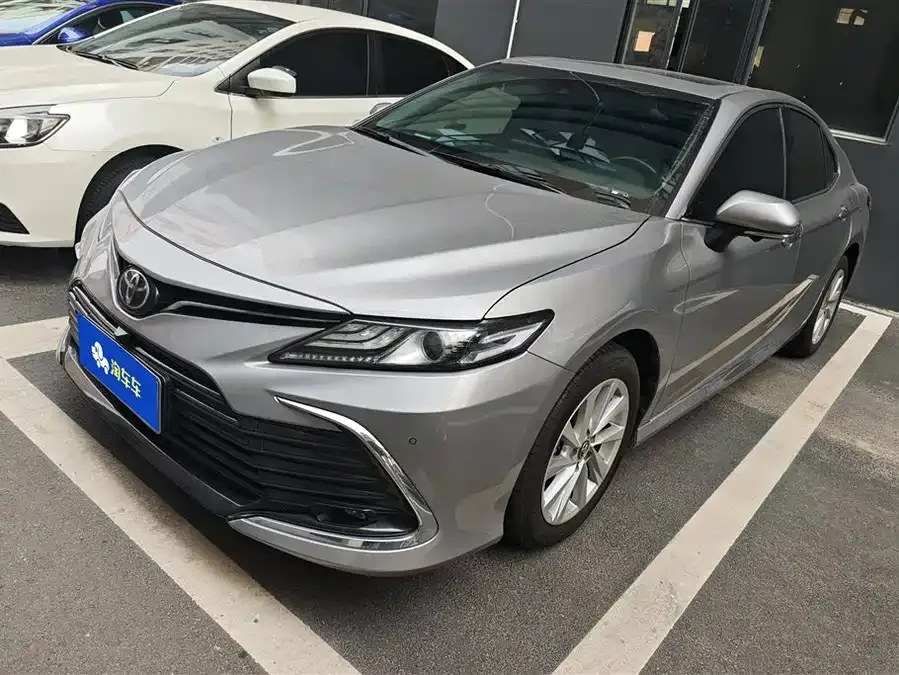 Toyota Camry Camry 2021 2.0G Deluxe Edition 2022 — фото 1, купить с доставкой в Москву