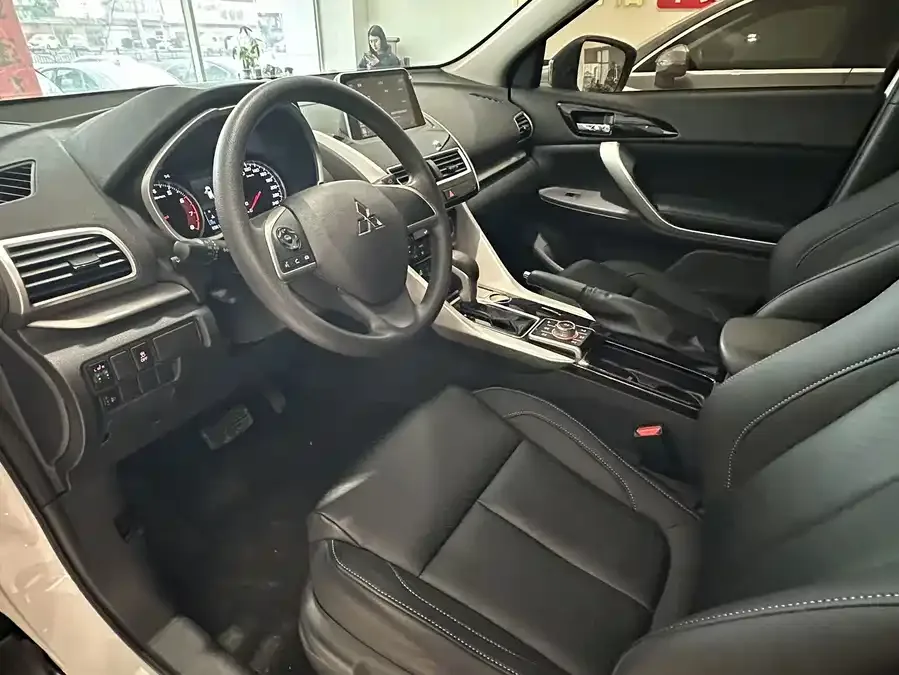 Mitsubishi Yige Yige 2021 1.5T CVT 2WD Fearless Edition 2022 — миниатюра 2