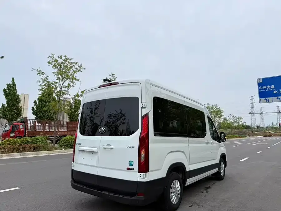 Maxus Xintu V90 Xintu V90 2024 Zhijie 2.0T automatic front-wheel drive long axis high roof rear single tire 6/7 seats 2025 — миниатюра 4
