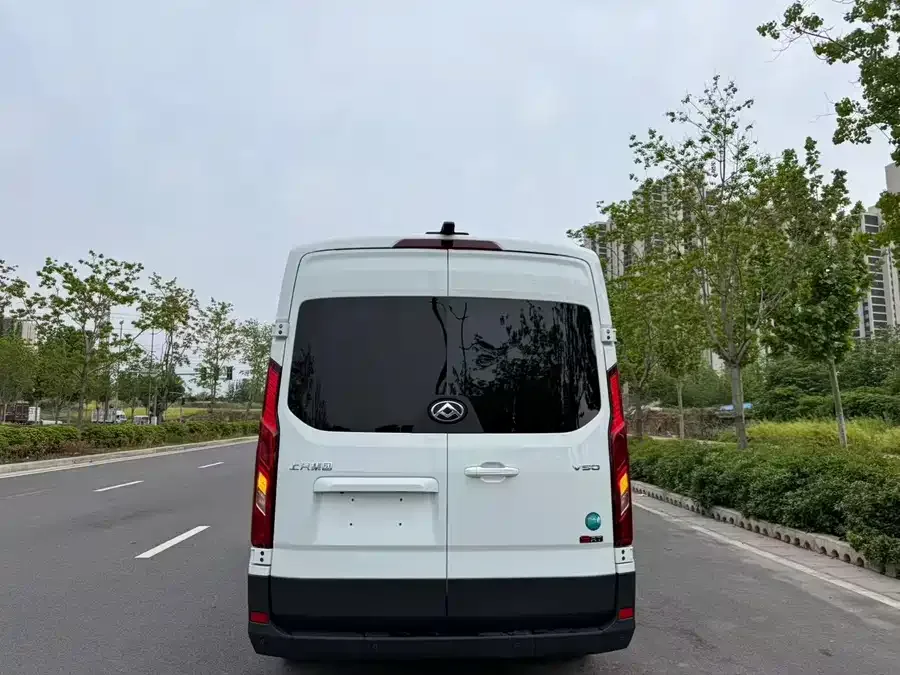 Maxus Xintu V90 Xintu V90 2024 Zhijie 2.0T automatic front-wheel drive long axis high roof rear single tire 6/7 seats 2025 — миниатюра 5