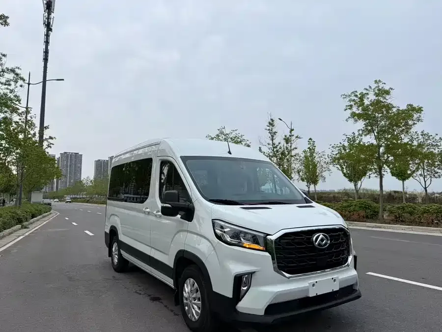 Maxus Xintu V90 Xintu V90 2024 Zhijie 2.0T automatic front-wheel drive long axis high roof rear single tire 6/7 seats 2025 — фото 1, купить с доставкой в Москву