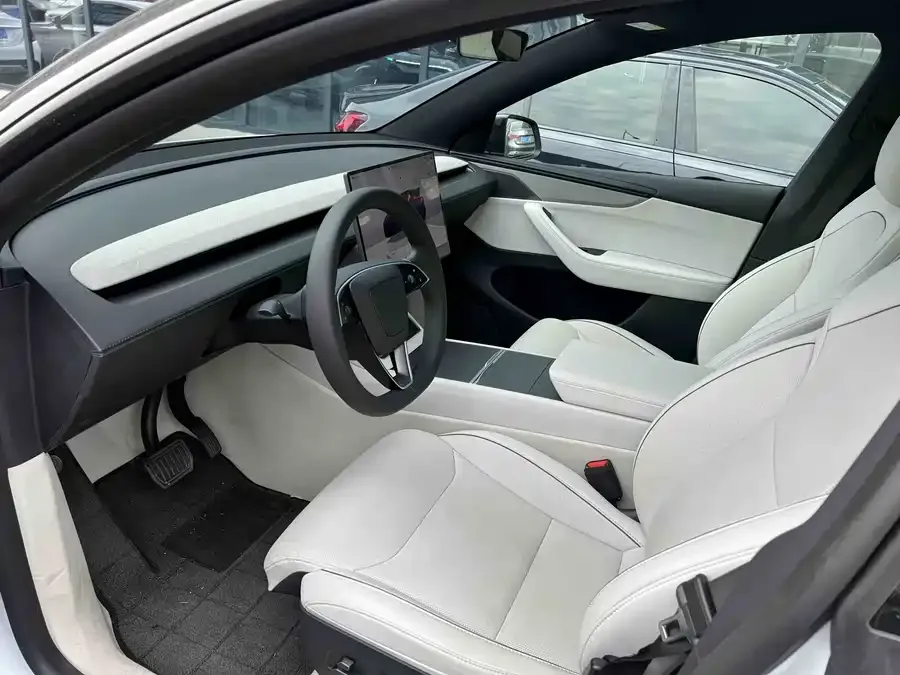 Tesla Model YL Model YL 2025 long-range all-wheel drive version 2026 — миниатюра 3