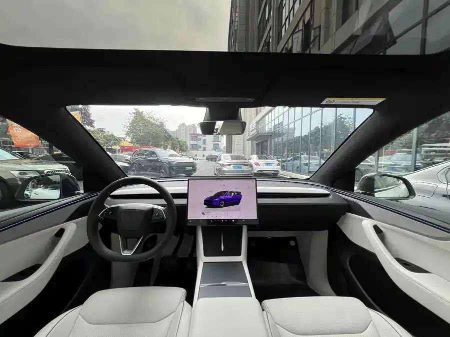 Tesla Model YL Model YL 2025 long-range all-wheel drive version 2026 — миниатюра 5
