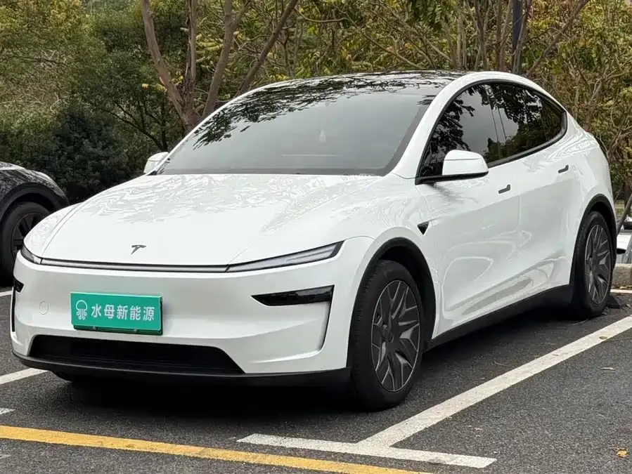 Tesla Model YL 2025