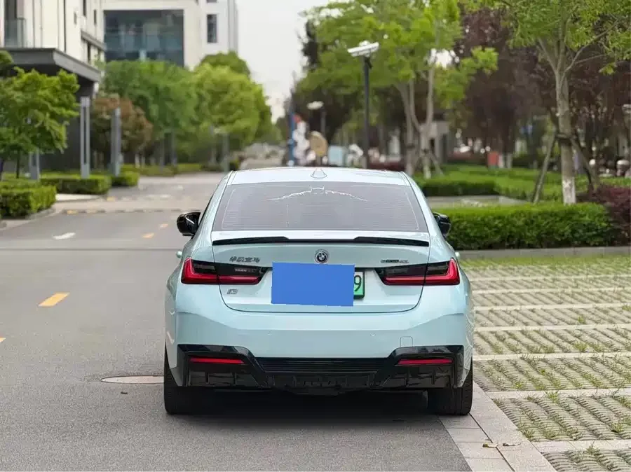 BMW i3 2025 eDrive 40 L Night Sport Package 2024 — миниатюра 4