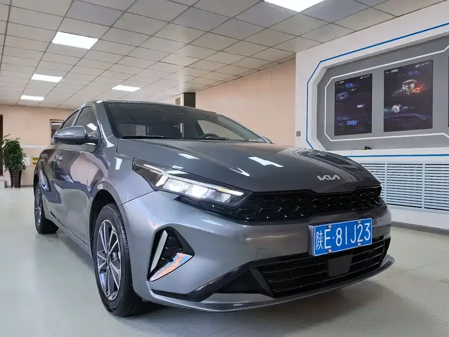 Kia K3 2024 1.5L CVT Comfort Premium Edition 2025 — миниатюра 3
