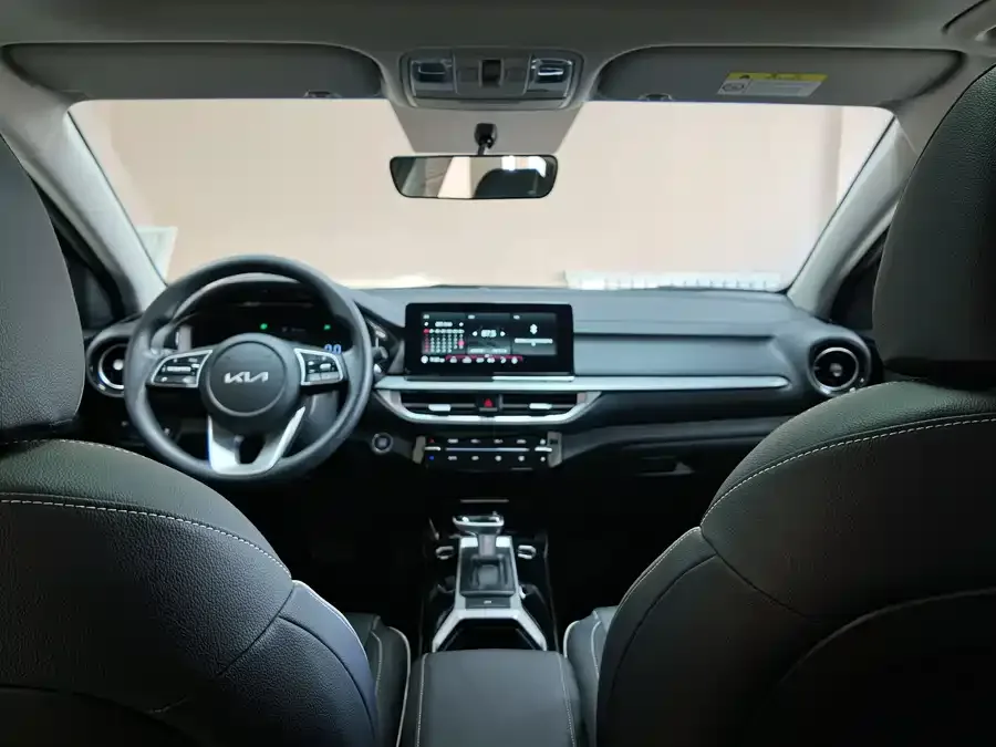 Kia K3 2024 1.5L CVT Comfort Premium Edition 2025 — миниатюра 4
