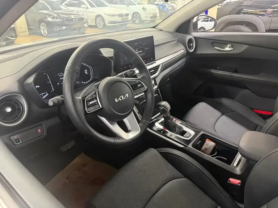 Kia K3 2021 facelift 1.5L CVT Youth Edition 2022 — миниатюра 5