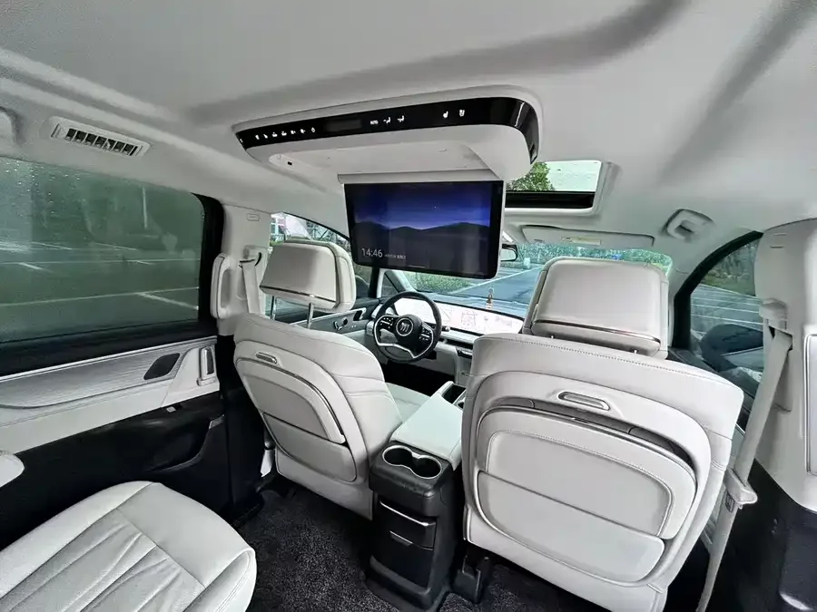 Buick GL8 New Energy Buick GL8 PHEV 2025 Land Cruiser Smart Edition 2025 — миниатюра 2