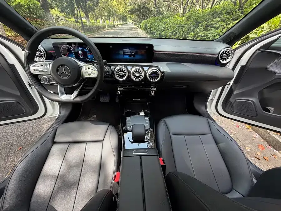 Mercedes-Benz Class A Mercedes-Benz A-Class 2022 Model II A 200 L Sports Sedan Fashion Model 2022 — миниатюра 4