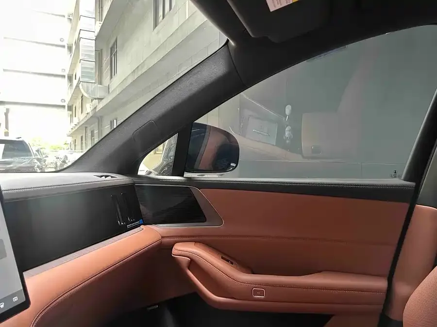 BYD N8L Denza N8L 2025 Premium Edition 2025 — миниатюра 2
