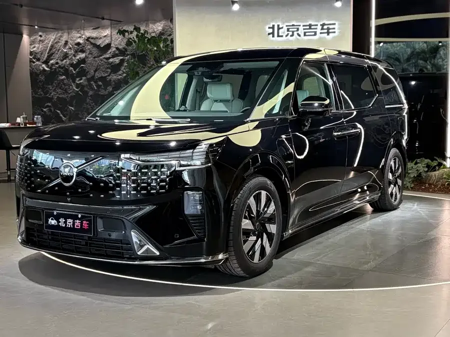 Volvo EM90 2026