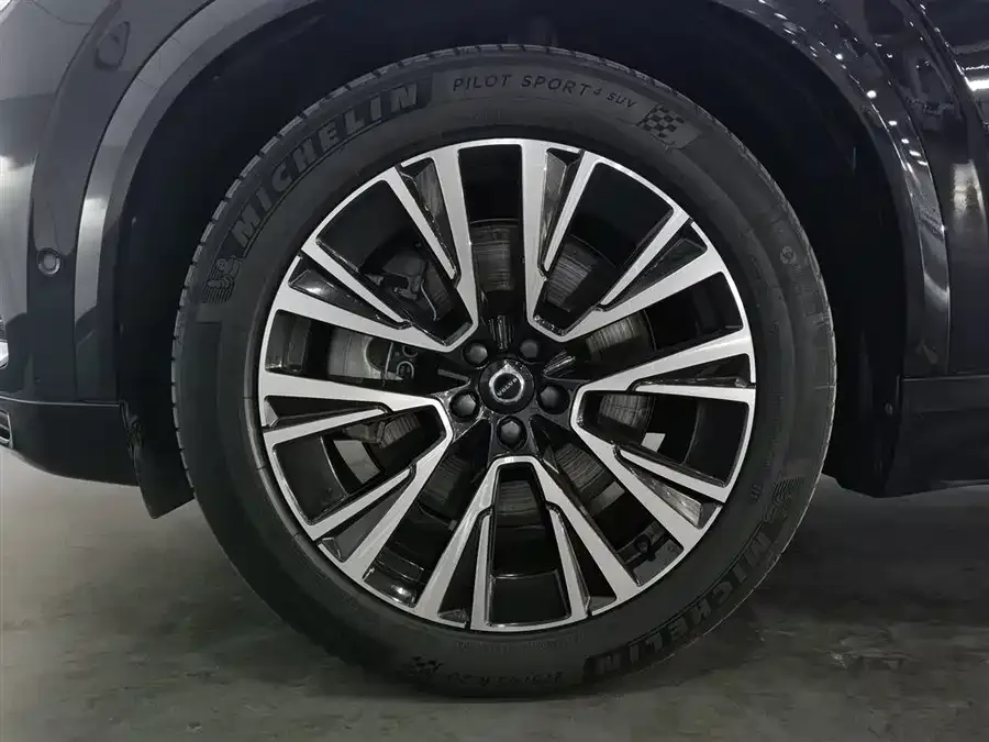 Volvo XC90 Plug-in Hybrid 2024 T8 Zhizun Luxury Edition 7 Seaters 2024 — миниатюра 5