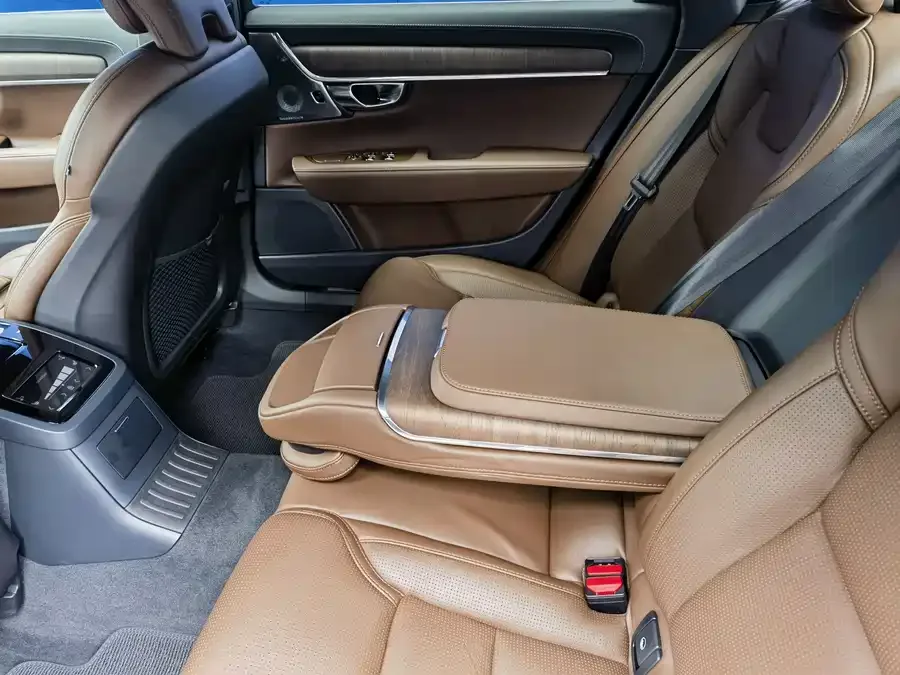 Volvo S90 plug-in hybrid Volvo S90 Plug-in Hybrid 2024 Plug-in Hybrid Four-wheel Drive Long-range Zhiya Luxury Edition 2024 — миниатюра 4