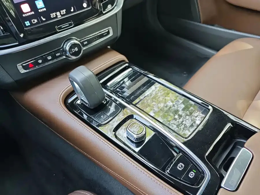 Volvo S90 plug-in hybrid Volvo S90 Plug-in Hybrid 2022 T8 E-Drive Hybrid Zhiyi Luxury Edition 2022 — миниатюра 4