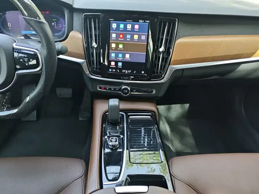 Volvo S90 plug-in hybrid Volvo S90 Plug-in Hybrid 2022 T8 E-Drive Hybrid Zhiyi Luxury Edition 2022 — миниатюра 5