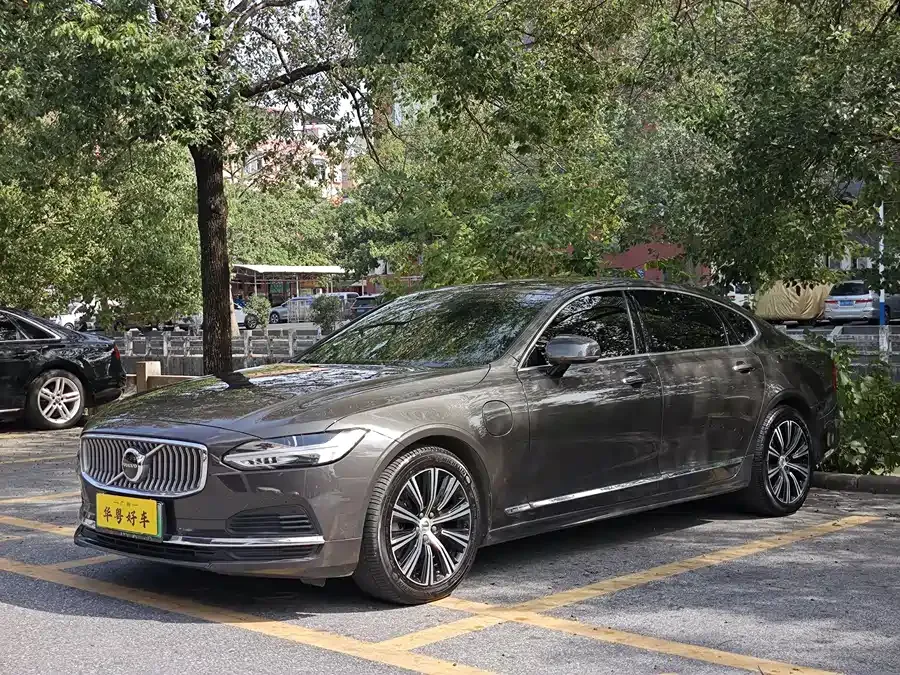 Volvo S90 plug-in hybrid 2022