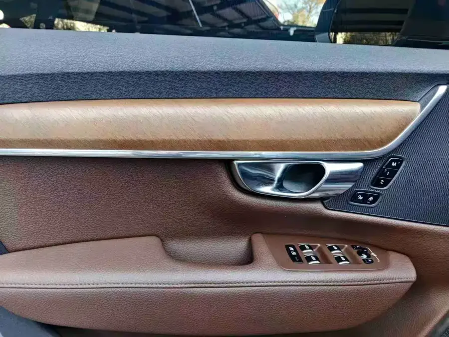 Volvo S90 plug-in hybrid Volvo S90 Plug-in Hybrid 2022 T8 E-Drive Hybrid Zhiyi Luxury Edition 2022 — миниатюра 5