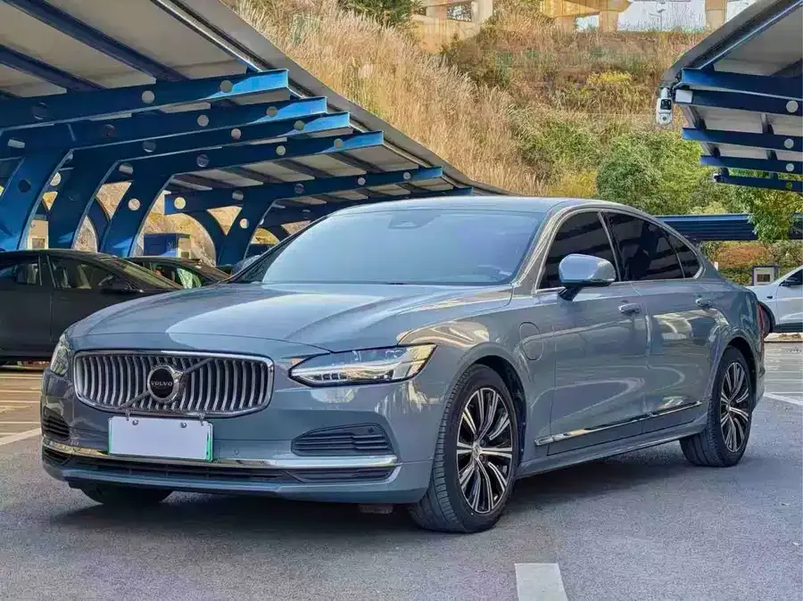 Volvo S90 plug-in hybrid 2022