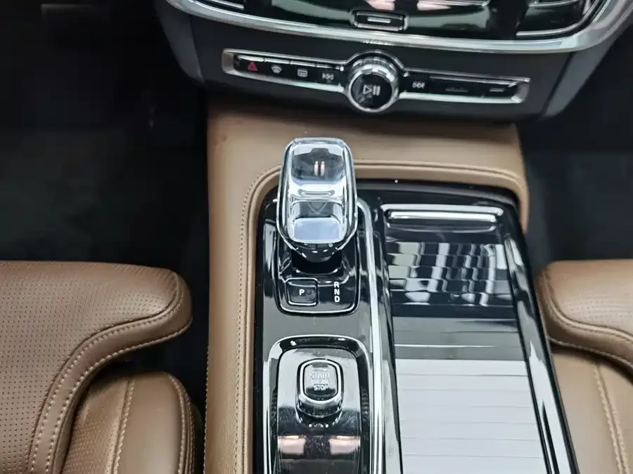 Volvo S90 plug-in hybrid Volvo S90 Plug-in Hybrid 2024 Plug-in Hybrid Four-wheel Drive Long-range Zhiya Luxury Edition 2024 — миниатюра 4