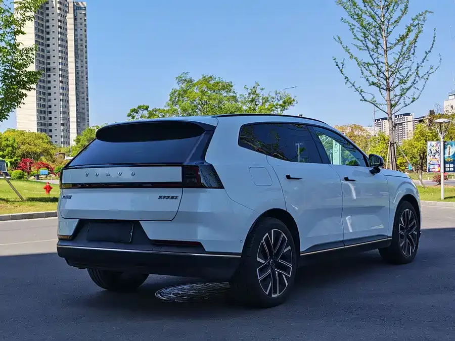 Volvo XC70 plug-in hybrid Volvo XC70 Plug-in Hybrid 2026 Four-Wheel Drive Long Range Plus 2025 — миниатюра 2