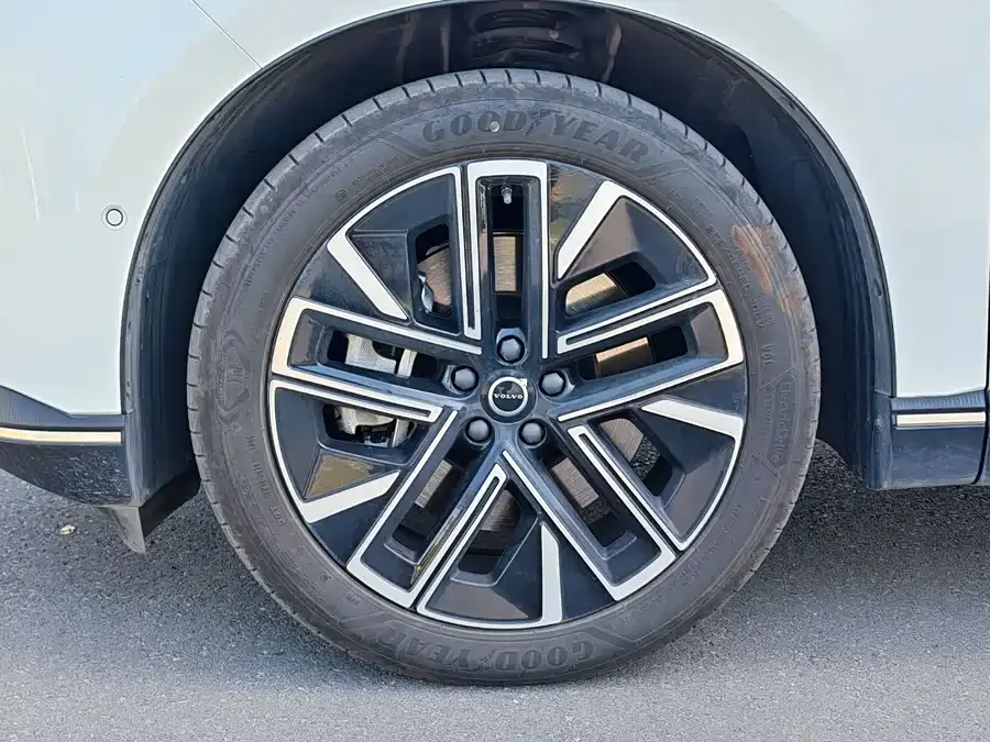 Volvo XC70 plug-in hybrid Volvo XC70 Plug-in Hybrid 2026 Four-Wheel Drive Long Range Plus 2025 — миниатюра 3