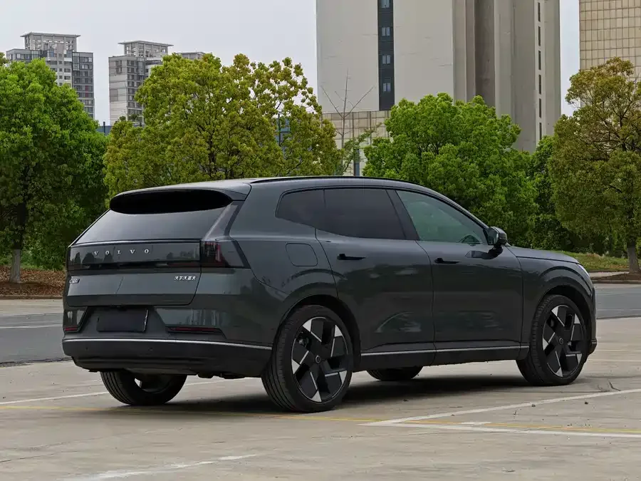 Volvo XC70 plug-in hybrid 2026 Volvo XC70 Plug-in Hybrid All-Wheel Drive Ultra 2025 — миниатюра 2