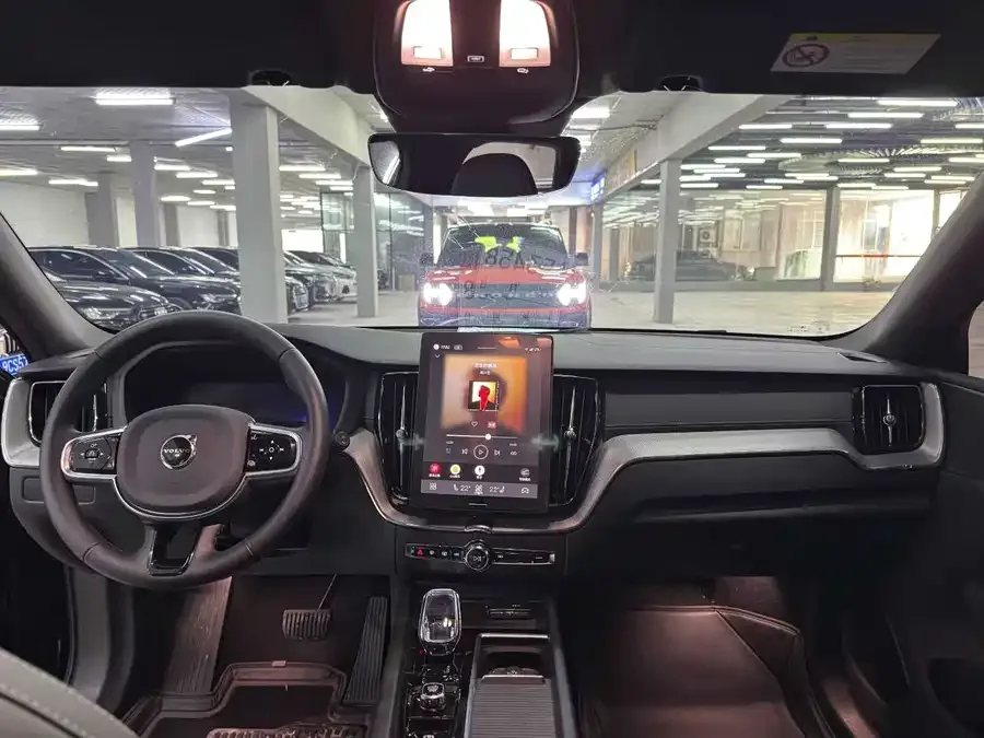 Volvo XC60 2026 B5 4WD Zhiyuan Polar Night Black Edition 2025 — миниатюра 2