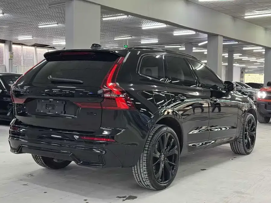 Volvo XC60 2026 B5 4WD Zhiyuan Polar Night Black Edition 2025 — миниатюра 3