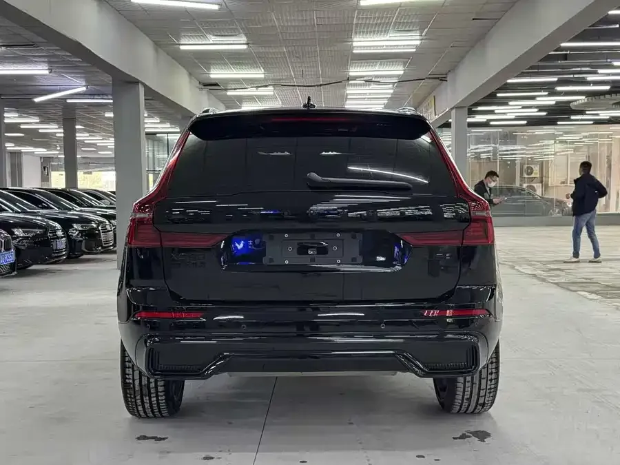 Volvo XC60 2026 B5 4WD Zhiyuan Polar Night Black Edition 2025 — миниатюра 5