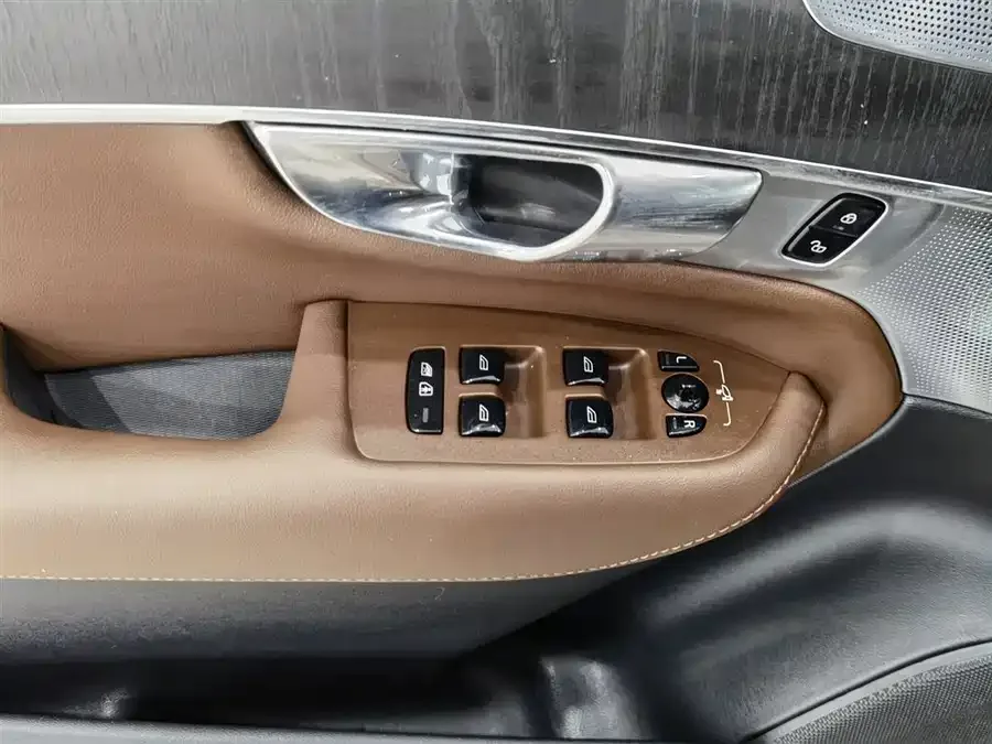 Volvo XC90 2022 B6 Zhiya Luxury Edition 7-seater 2022 — миниатюра 3
