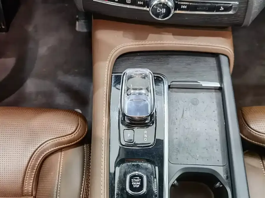 Volvo XC90 2022 B6 Zhiya Luxury Edition 7-seater 2022 — миниатюра 4