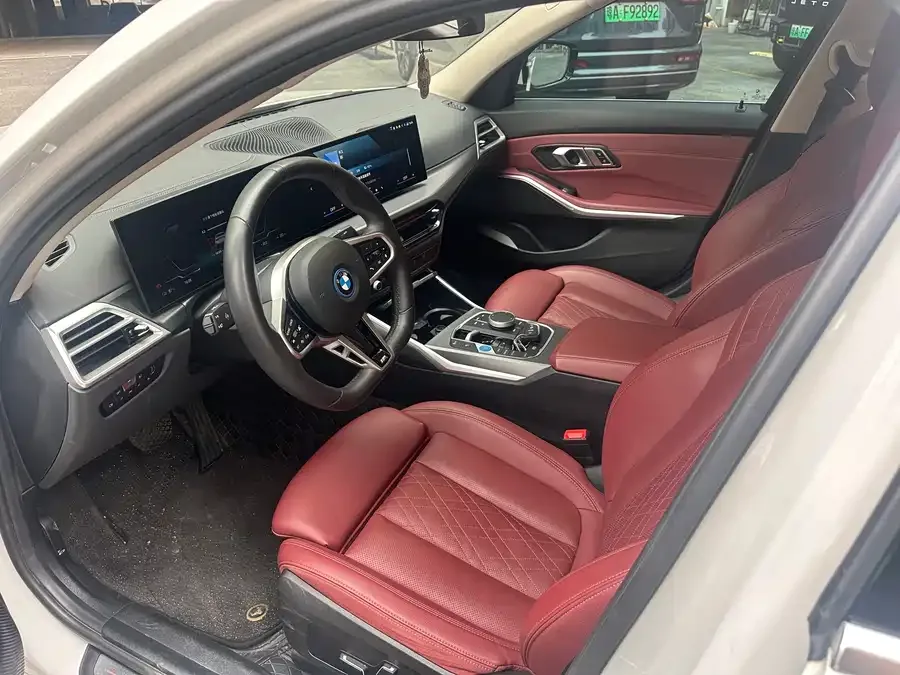 BMW i3 2025 eDrive 35 L 2025 — миниатюра 4